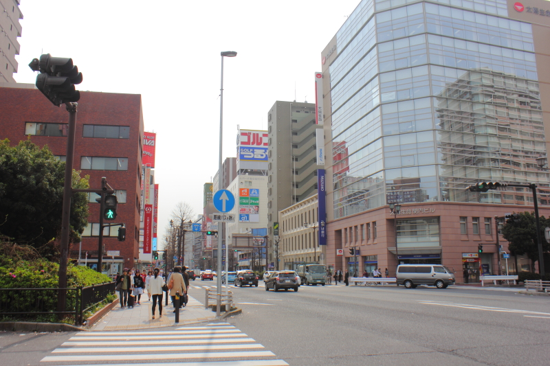 JR関内駅北口を出て国道16号線をまっすぐ歩くとかねだい横浜店